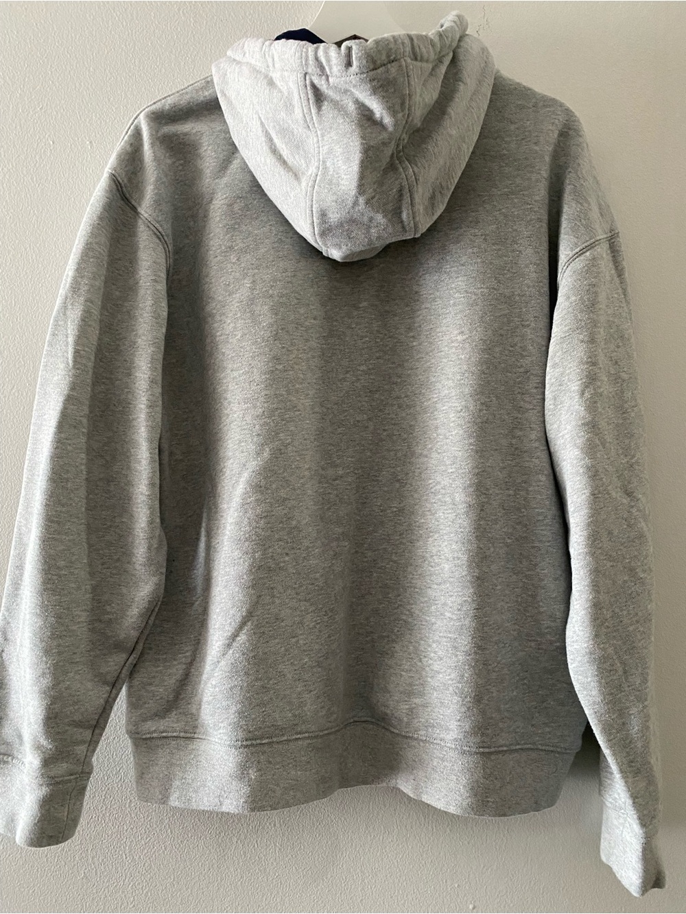 Nautica Men’s Light Gray Fleece Pullover Hoodie with Navy Logo - Picture 2 of 10